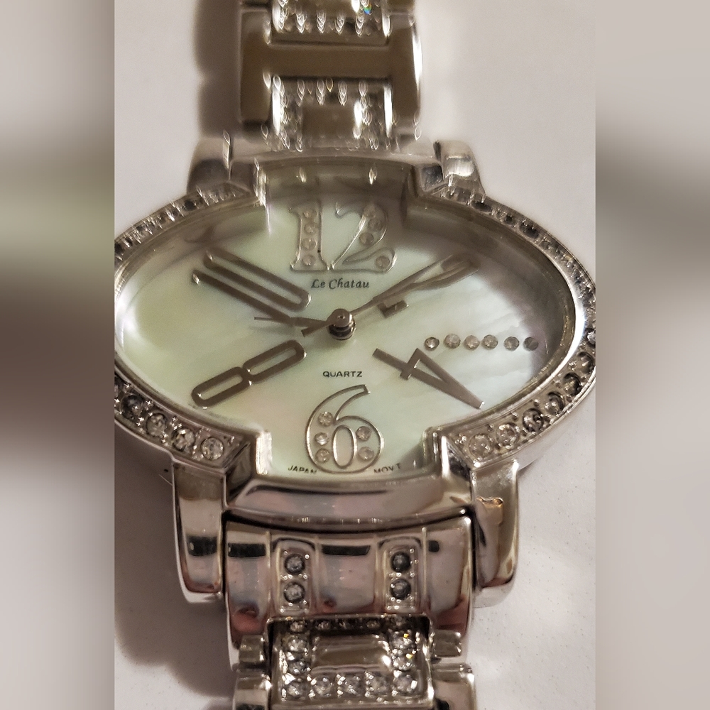 Le Chatau wrist watch